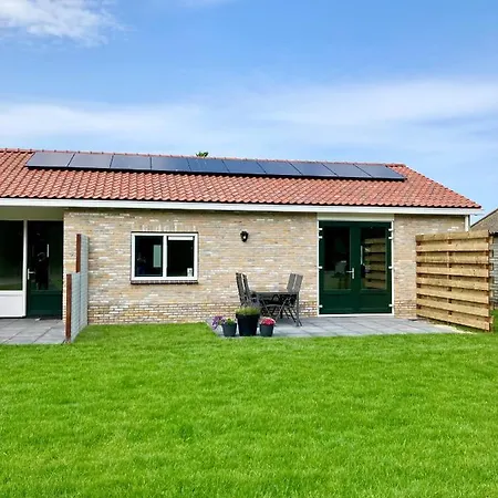 Zonnehoeve Vakantiehuizen Hollum  Exterior photo